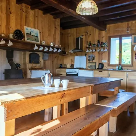 Pyreneasy 3 Gites, 8 Bedrooms For A Large Group