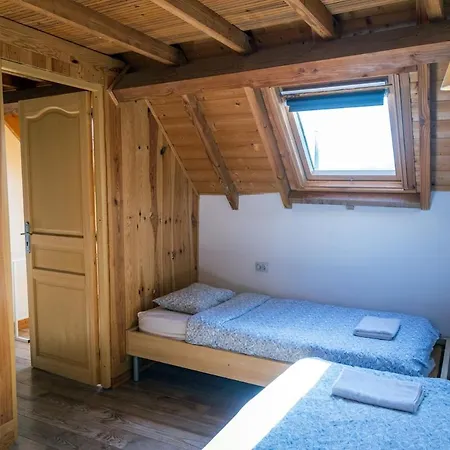 Pyreneasy 3 Gites, 8 Bedrooms For A Large Group * Izaux