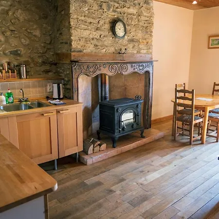 Pyreneasy 3 Gites, 8 Bedrooms For A Large Group